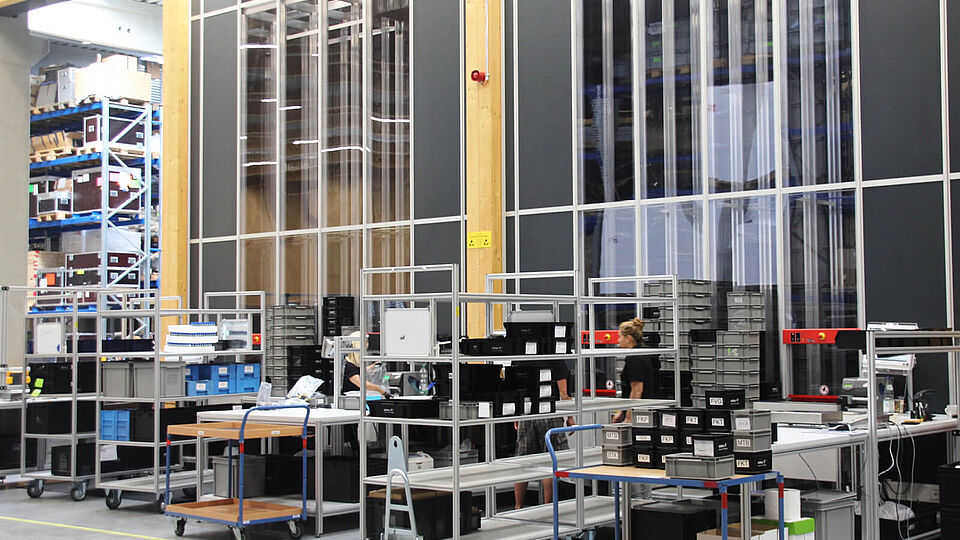 Workstations in the elobau warehouse